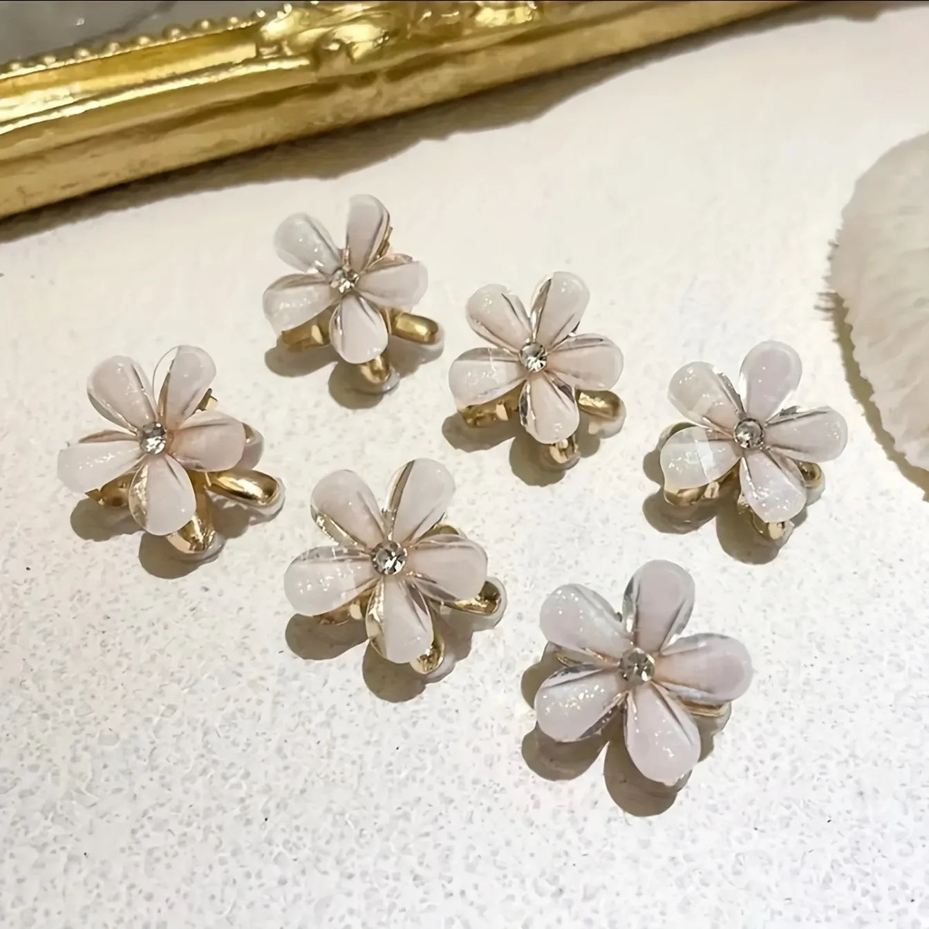 6pcs Elegant Bling Bling Rhinestone Flower Shaped Hair Grab Clips, Faux Pearl Decorative Hair Barrettes, Trendy Hair Decoration
