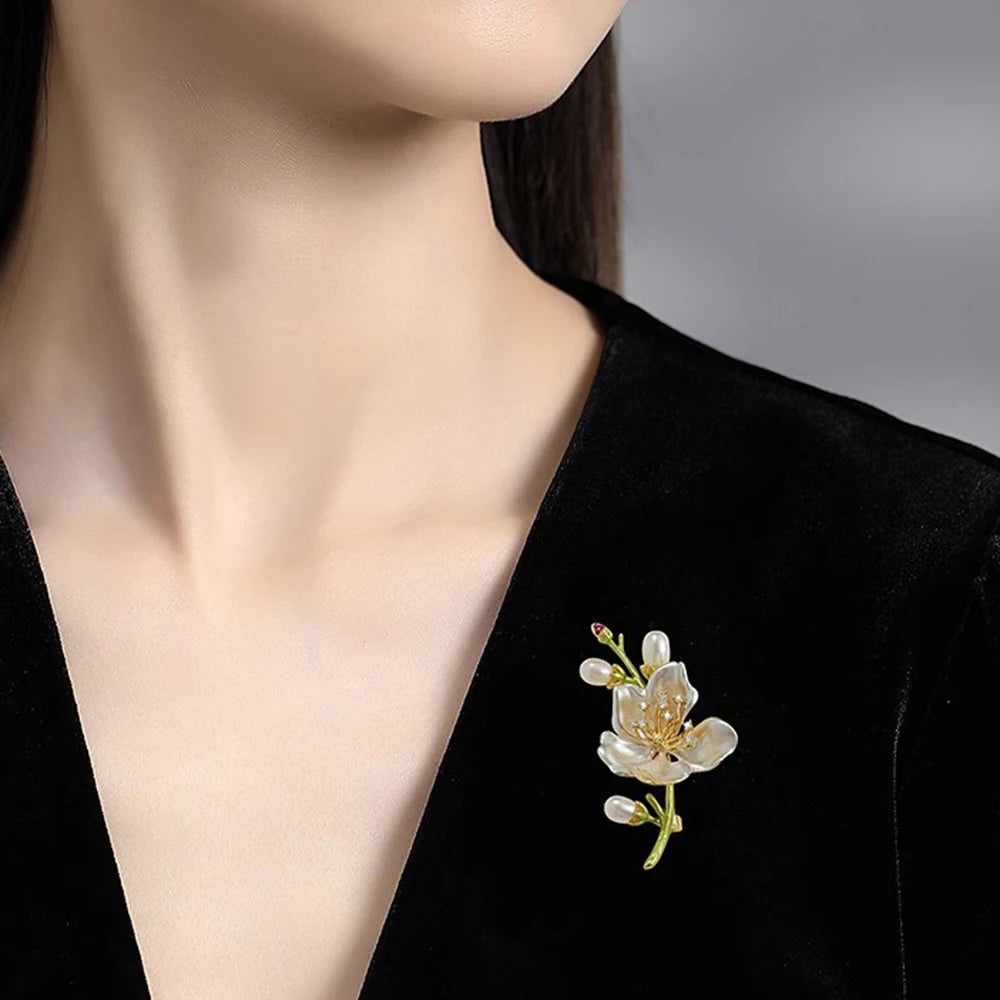 Enamel peach blossom brooch Exquisite Imitation Pearls Rhinestones Luxurious Elegant Design Chest Flower Women's Jewelry Gift