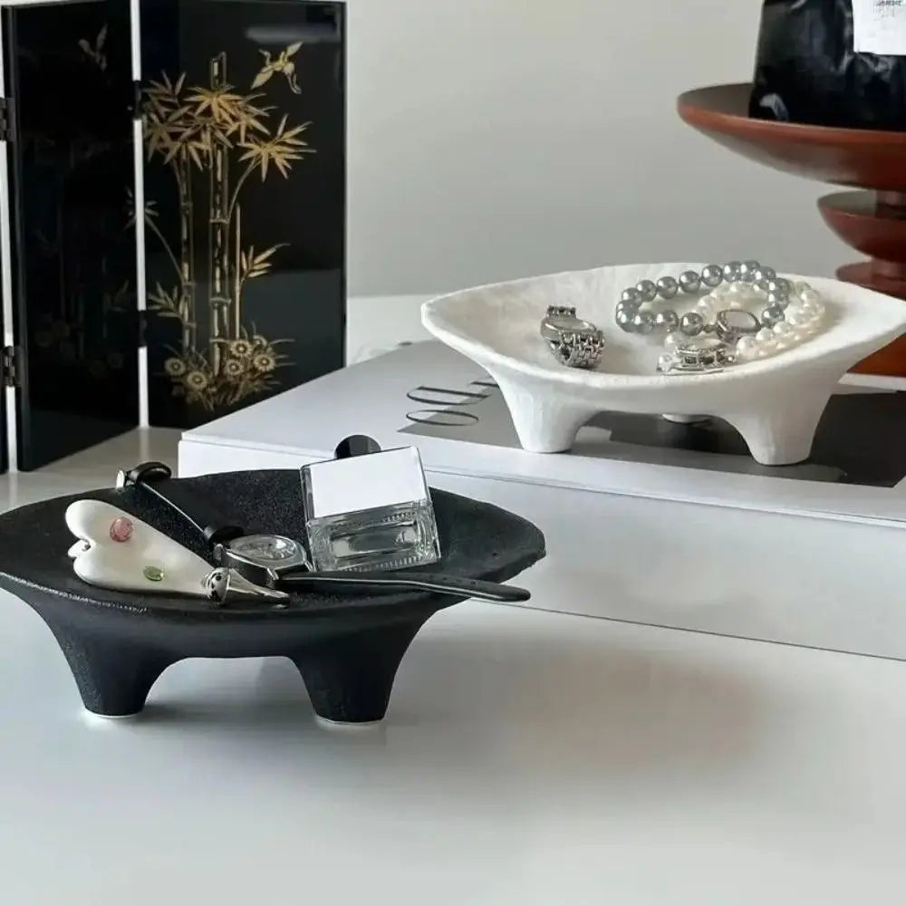 Unique Ceramic Jewelry Storage Tray Creative Irregular Three Legged Tray Portable Simple Desktop Storage Plate Entrance