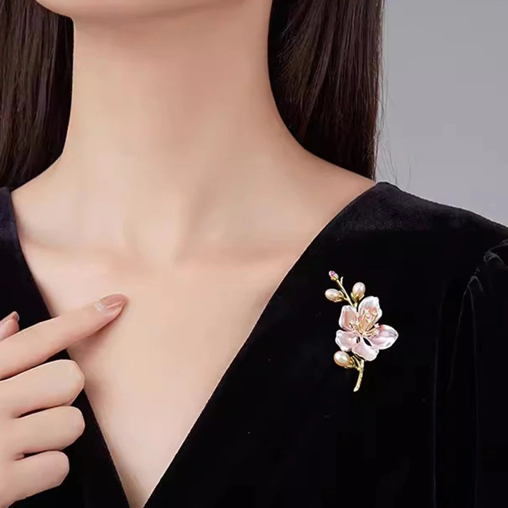 Enamel peach blossom brooch Exquisite Imitation Pearls Rhinestones Luxurious Elegant Design Chest Flower Women's Jewelry Gift