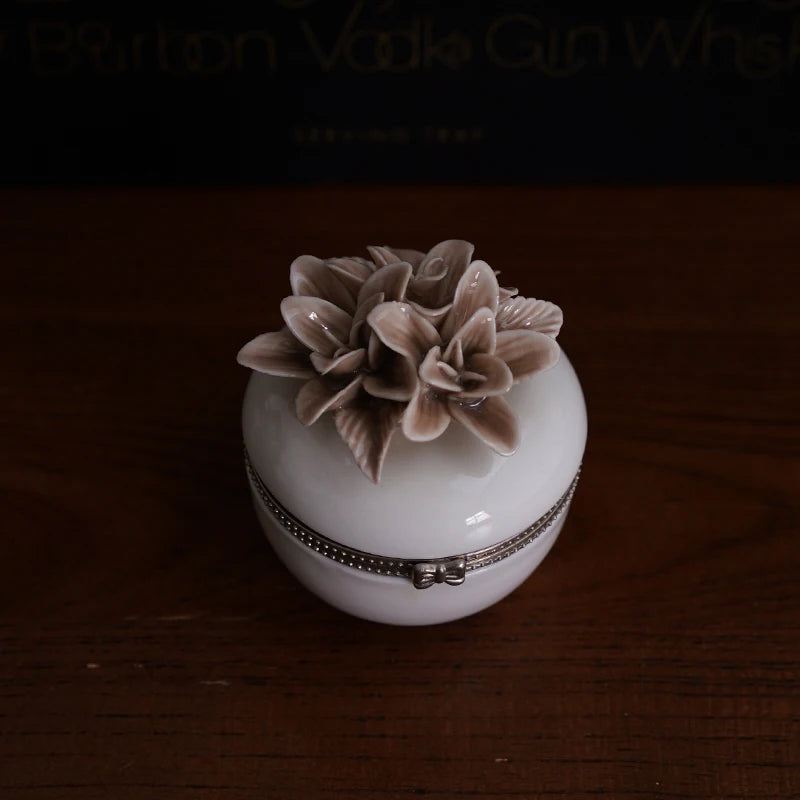European Style Handmade Pinched Flower Shaped Ceramic Jewelry Box Exquisite Jewelry Organizer Living Room Candy Storage Box
